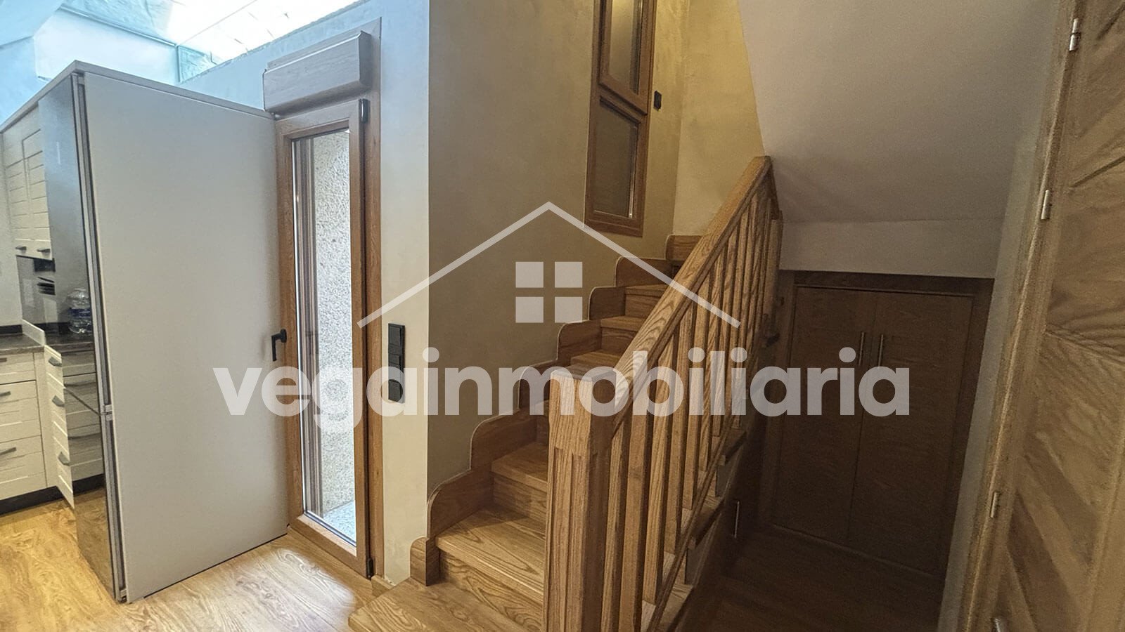 escaleras-inmueble-062-vega-inmobiliaria