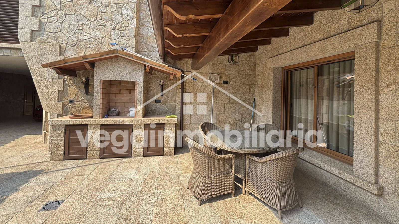 porche-inmueble-062-vega-inmobiliaria