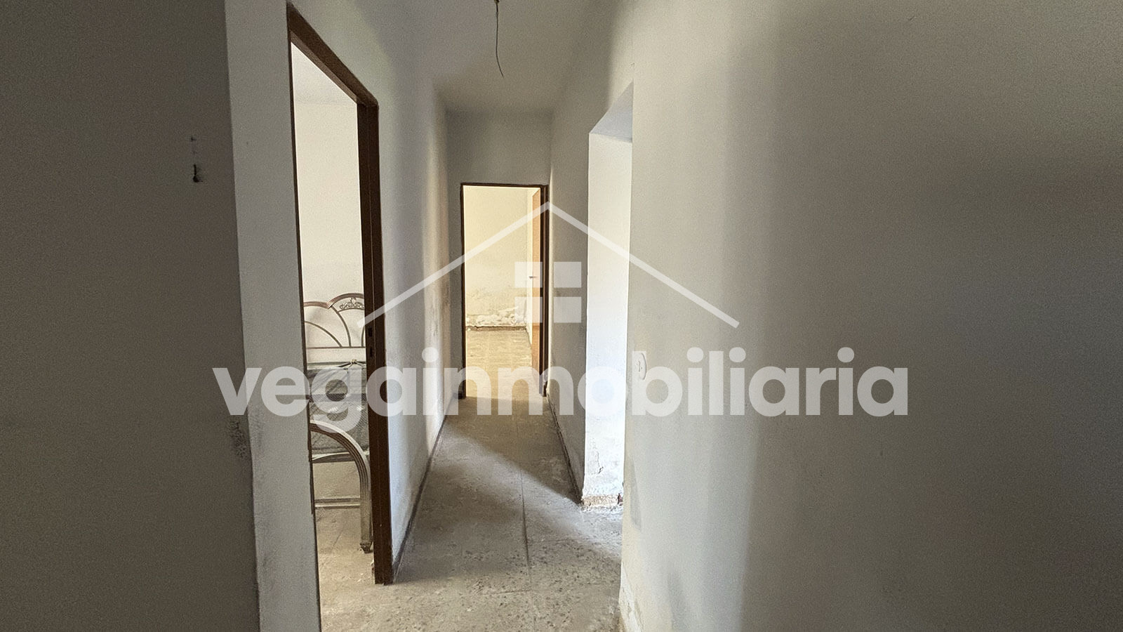 pasillo-inmueble-112-vega-inmobiliaria