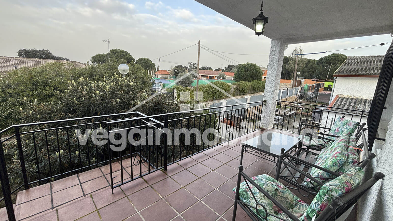 porche-inmueble-110-vega-inmobiliaria