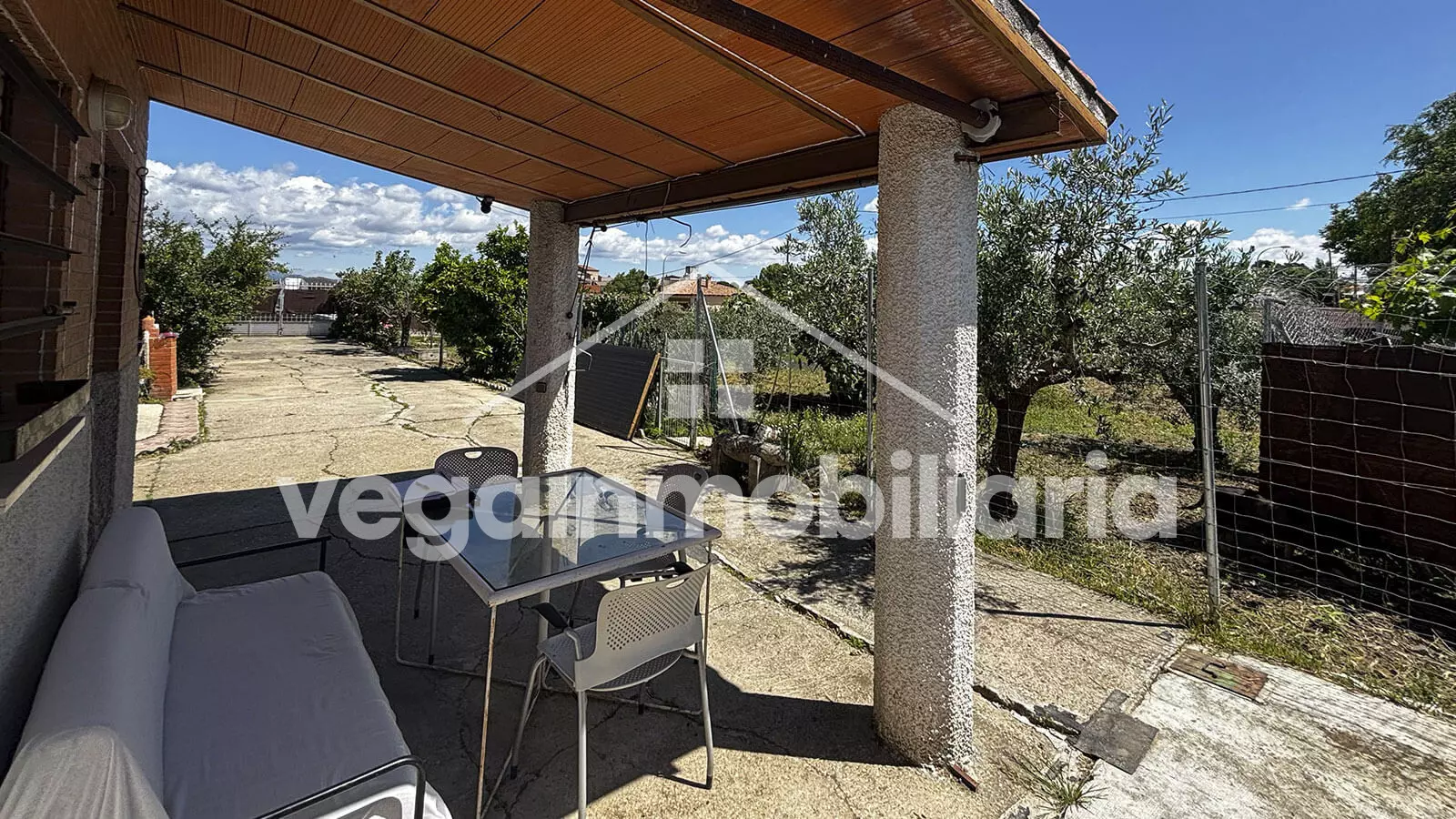 porche-inmueble-136-vega-inmobiliaria
