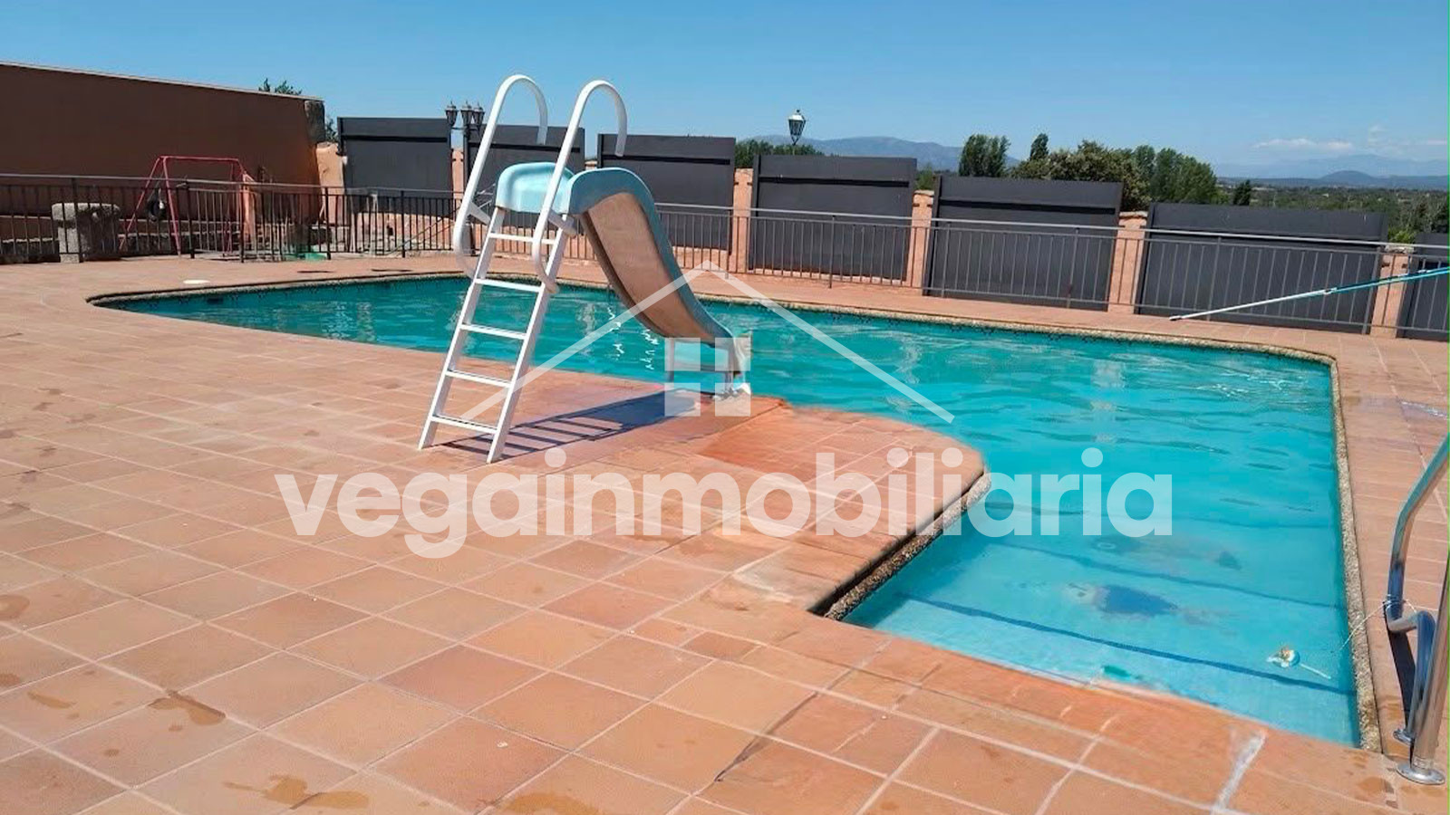 piscina-obra-inmueble-141-vega-inmobiliaria