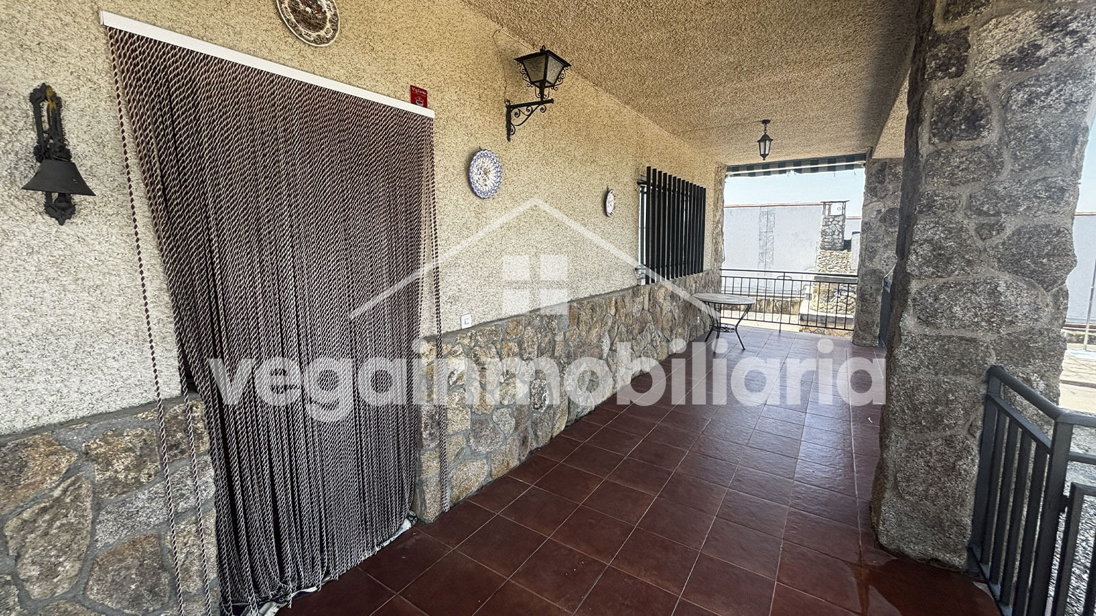 porche-delantero-inmueble-141-vega-inmobiliaria