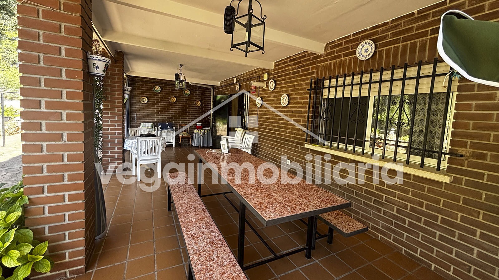 porche-inmueble-145-vega-inmobiliariajpg