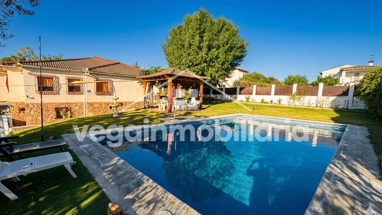 piscina-inmueble-160-vega-inmobiliaria